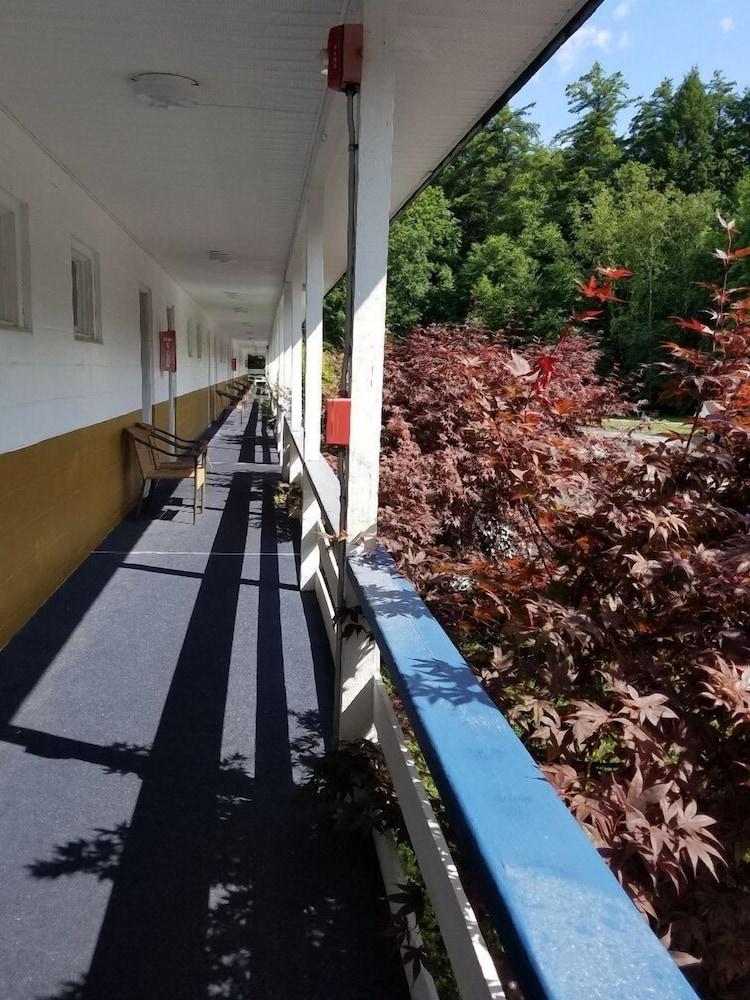 Travelodge By Wyndham Lake George Ny Zewnętrze zdjęcie
