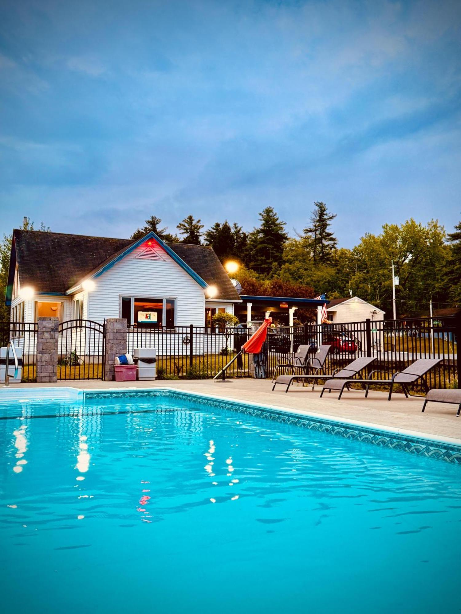 Travelodge By Wyndham Lake George Ny Zewnętrze zdjęcie