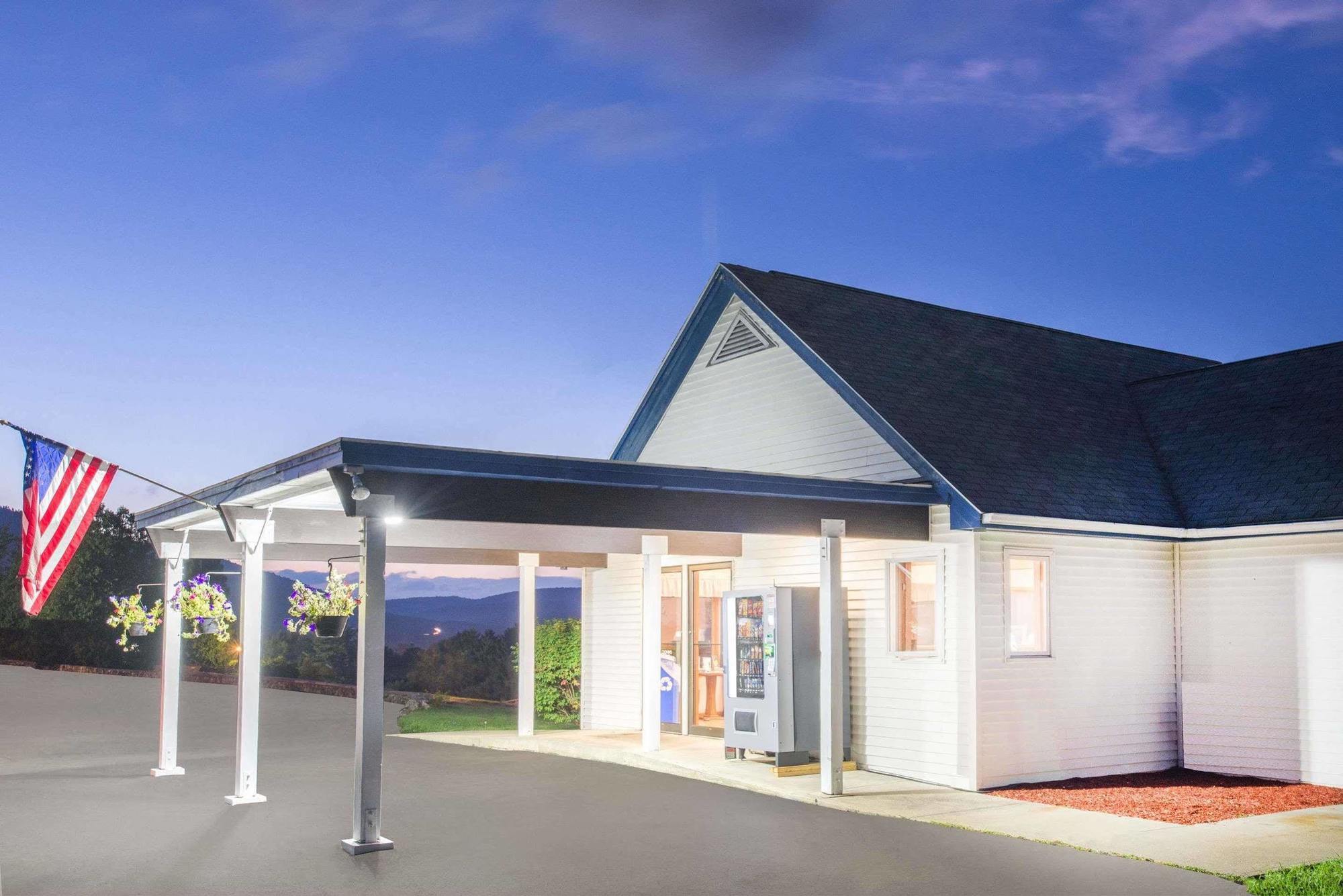 Travelodge By Wyndham Lake George Ny Zewnętrze zdjęcie